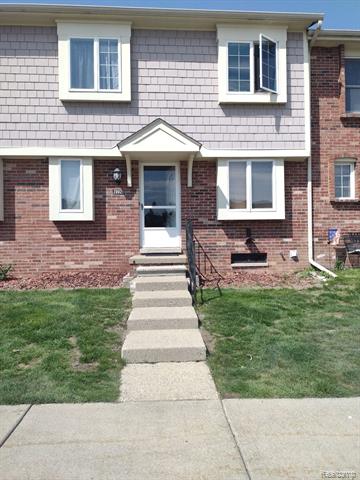 front view picture of 20021 Great Oaks Circle N, Clinton Township, MI. 48036