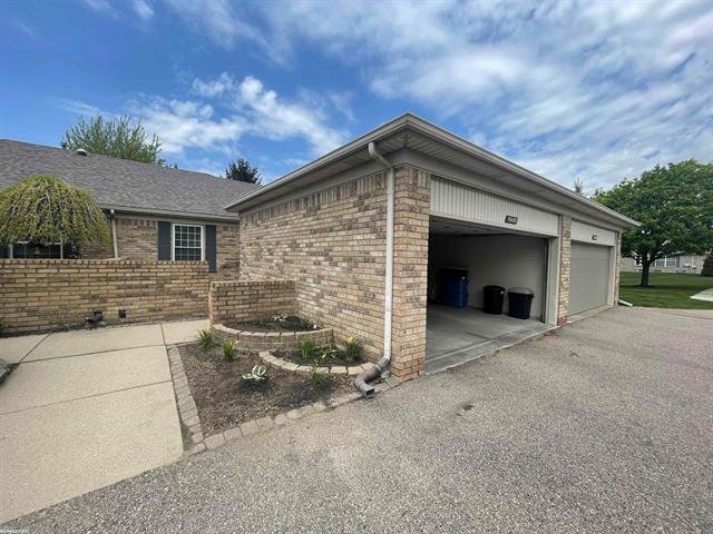 front view picture of 50187 Raleigh Court, Macomb, MI. 48044