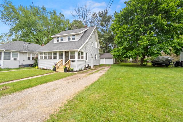 front view picture of 148 Avondale Avenue, Jackson, MI. 49203