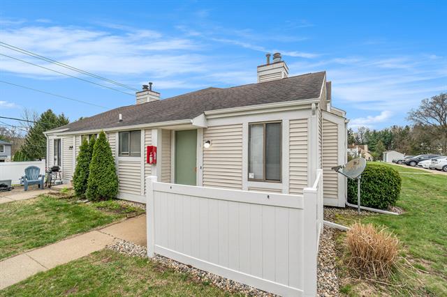 front view picture of 3320 Scots Pine Way, Portage, MI. 49024