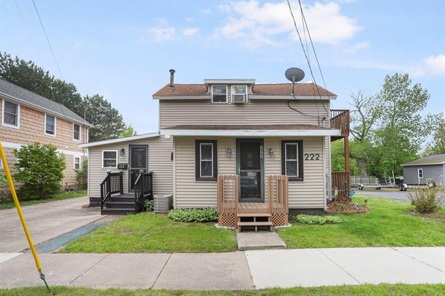 front view picture of 222 Oak Street, South Haven, MI. 49090