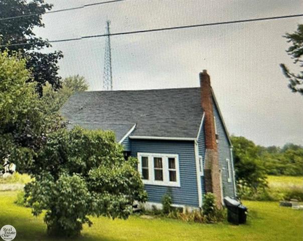 front view picture of 2400 S Sherman Street, Applegate, MI. 48401