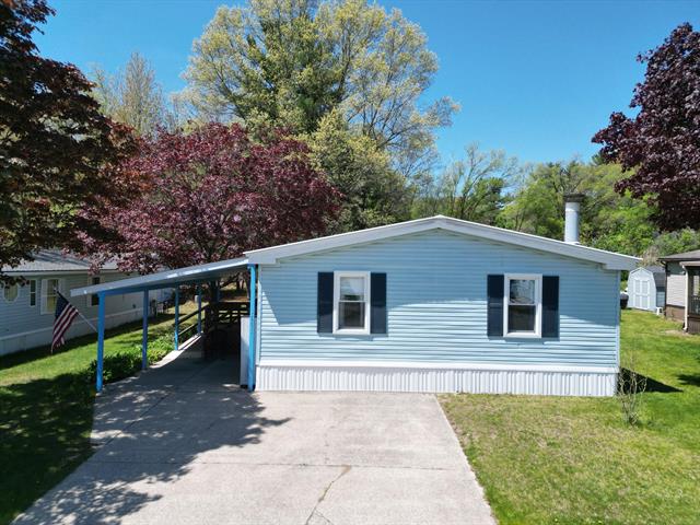 front view picture of 1661 Sycamore Drive, Muskegon, MI. 49445