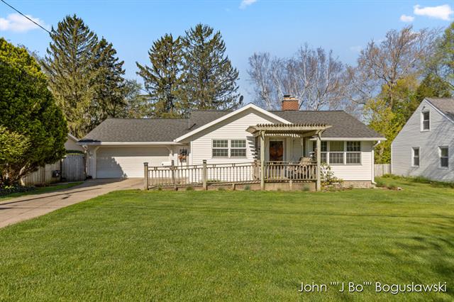 front view picture of 1017 Pearl Street, Belding, MI. 48809