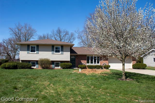 front view picture of 6762 Gove N, Tecumseh, MI. 49286
