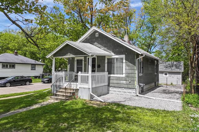 front view picture of 203 E Stewart Avenue, Flint, MI. 48505