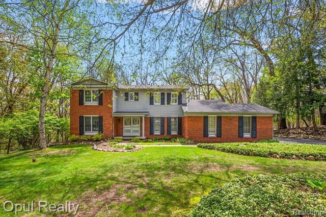 front view picture of 5445 Washakie Trail, Brighton, MI. 48116