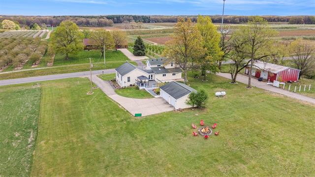 front view picture of 60598 County Road 652, Mattawan, MI. 49071