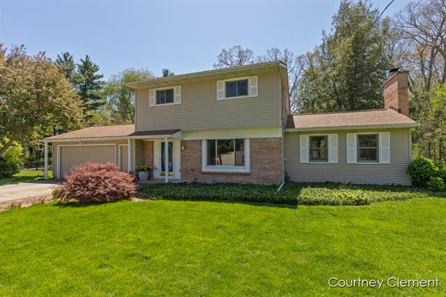 front view picture of 4775 Brookgate Drive Nw, Comstock Park, MI. 49321