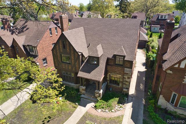 front view picture of 18634 Oak Drive, Detroit, MI. 48221