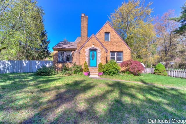 front view picture of 1573 N Whitehall Road, Muskegon, MI. 49445