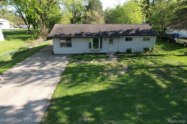 front view picture of 5105 Kelly Road, Flint, MI. 48504