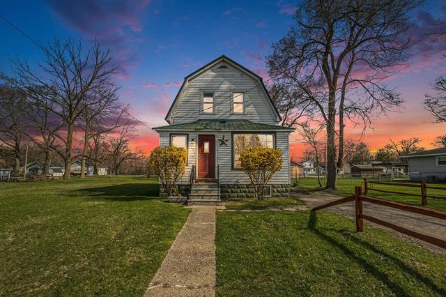 front view picture of 720 Marquette Avenue, Muskegon, MI. 49442