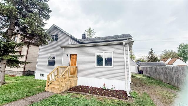 front view picture of 1510 Stanton Street, Bay City, MI. 48708