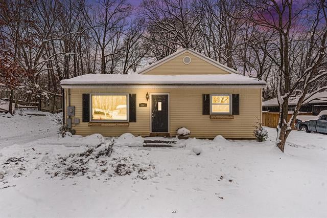 front view picture of 4341 Laura Avenue Nw, Comstock Park, MI. 49321