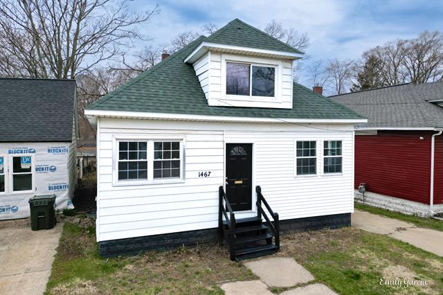 front view picture of 1467 Division, Muskegon, MI. 49441