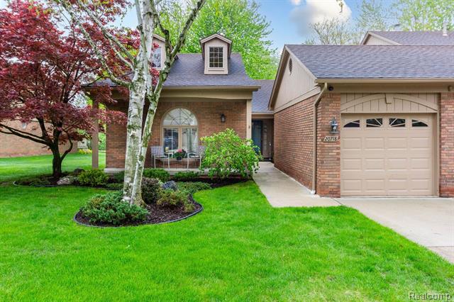 front view picture of 20718 Country Oaks Drive, Riverview, MI. 48193