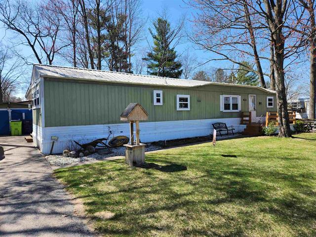front view picture of 818 Crestwood Lane, Traverse City, MI. 49686