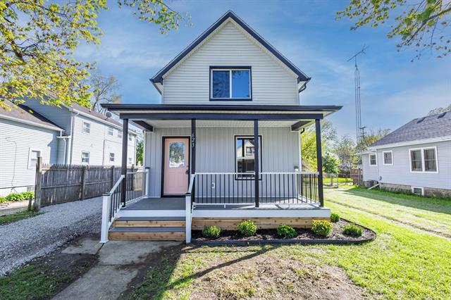 front view picture of 623 W 9Th Street, Monroe, MI. 48161