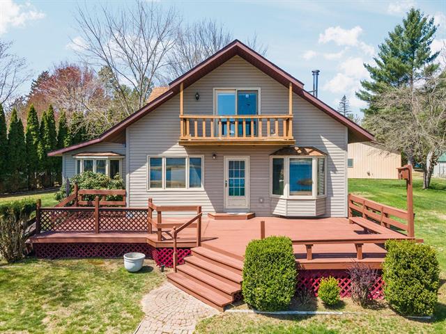 front view picture of 612 W River Court, Gladwin, MI. 48624
