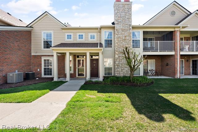 front view picture of 52140 Naugatuck Drive, Macomb, MI. 48042