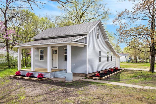 front view picture of 227 Delano Street, Allegan, MI. 49010