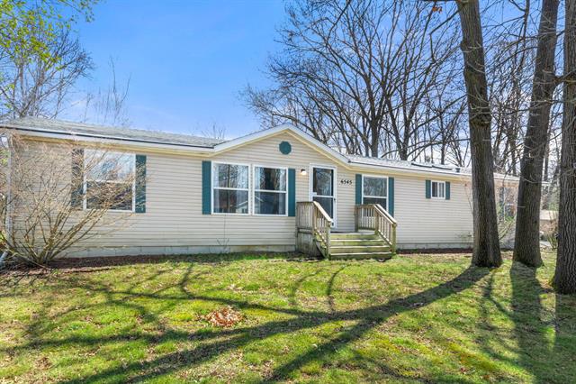 front view picture of 6545 Hiller Avenue, Whitmore Lake, MI. 48189