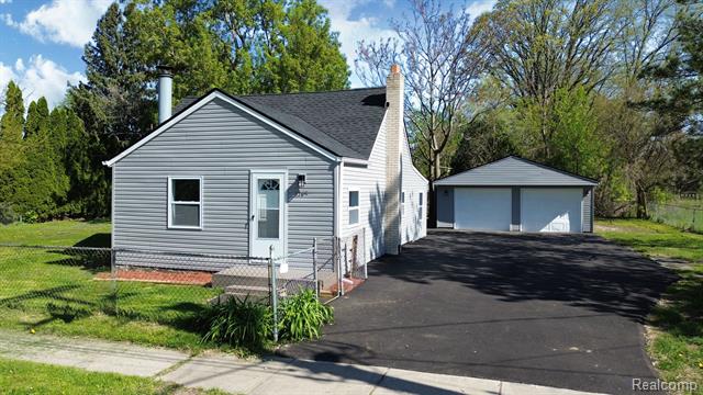 front view picture of 2265 Morris Avenue, Burton, MI. 48529