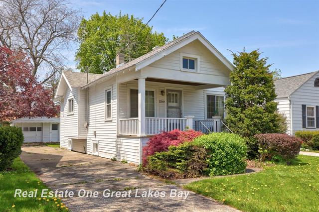 front view picture of 2249 N Clinton Street, Saginaw, MI. 48602