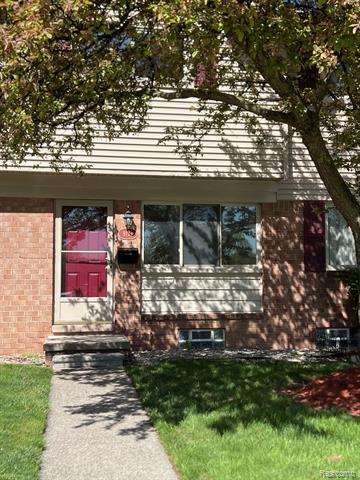front view picture of 9718 Pine, Taylor, MI. 48180