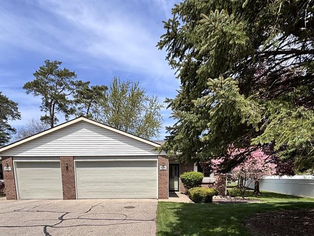 front view picture of 929 Laketown Drive, Holland, MI. 49423