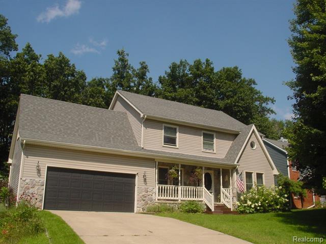 front view picture of 10832 Eagle Cove Drive, South Lyon, MI. 48178