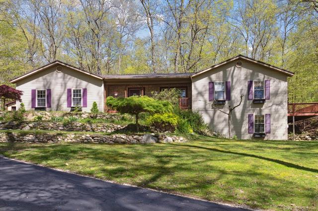 front view picture of 6036 N 37Th Street, Richland, MI. 49083