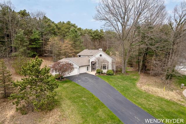 front view picture of 142 Summer Wind Court, Holland, MI. 49424