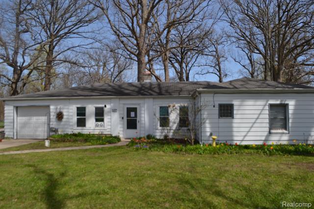 front view picture of 4427 Fenton Road, Burton, MI. 48529