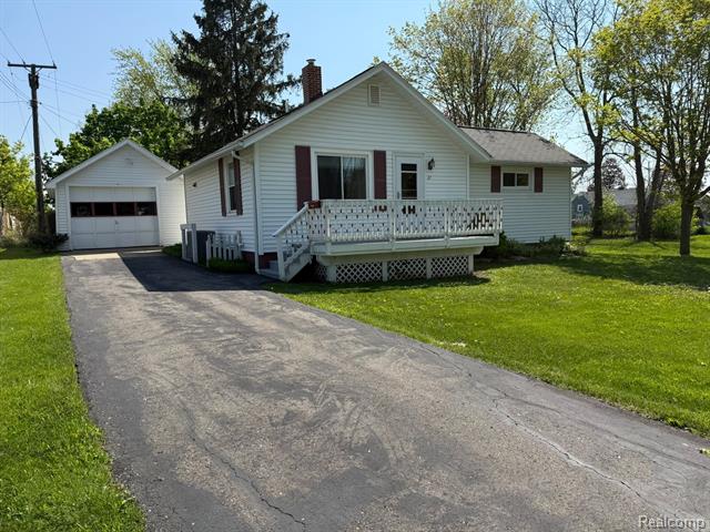 front view picture of 27 Turrill Avenue, Lapeer, MI. 48446