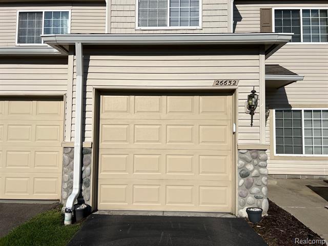 front view picture of 26652 Kirkway Drive, Trenton, MI. 48183