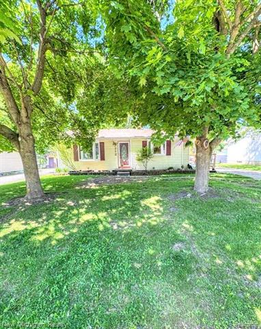 front view picture of 212 Sunnybrooke Drive, Vernon, MI. 48476