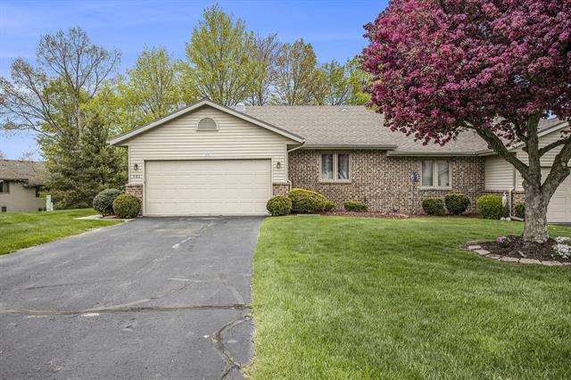 front view picture of 986 Country Gardens Nw, Grand Rapids, MI. 49534