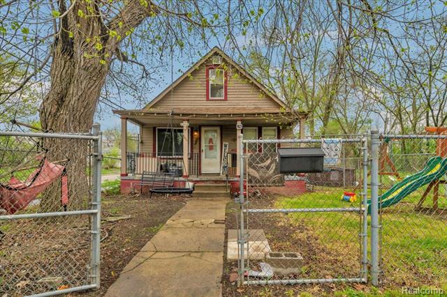 front view picture of 7556 Saint Marys Street, Detroit, MI. 48228