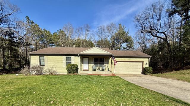 front view picture of 2184 Sugaridge Drive, Muskegon, MI. 49445