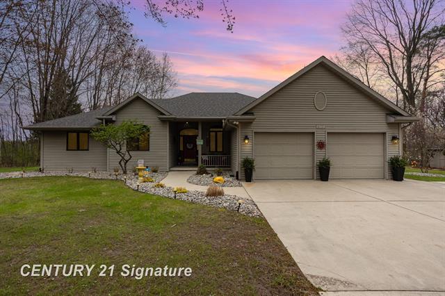 front view picture of 4031 Flajole Road, Midland, MI. 48642