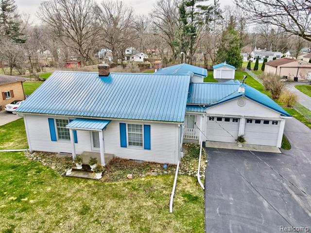 front view picture of 4304 Lapeer Road, Burton, MI. 48509
