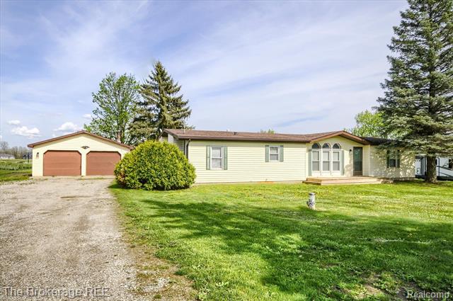 front view picture of 13263 Linden Road, Linden, MI. 48451