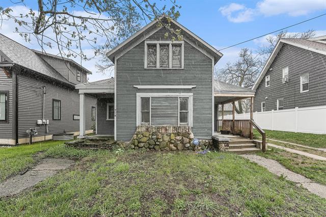 front view picture of 716 Henry Avenue Se, Grand Rapids, MI. 49503