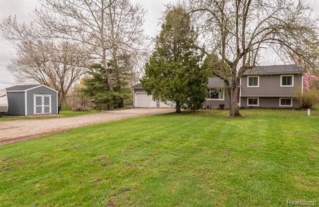 front view picture of 2513 Bowers Road, Lapeer, MI. 48446