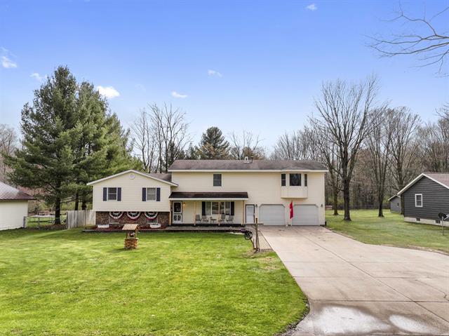 front view picture of 501 S Houghton Street, Lake City, MI. 49651