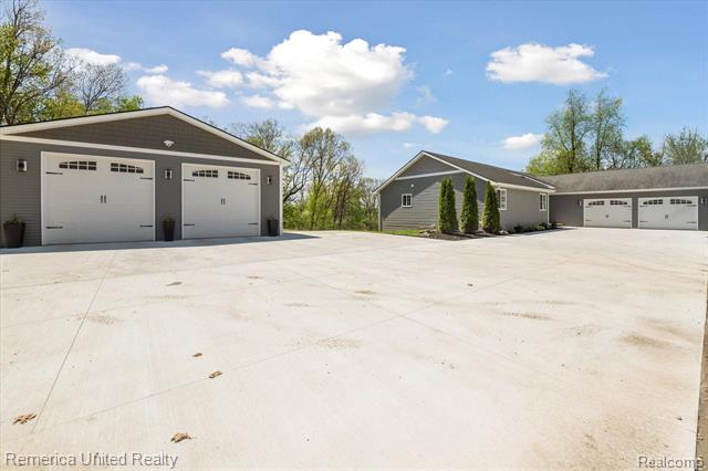front view picture of 2892 Beck Road, Howell, MI. 48843