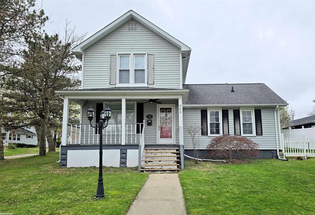 front view picture of 303 N 5Th Street, Saint Clair, MI. 48079