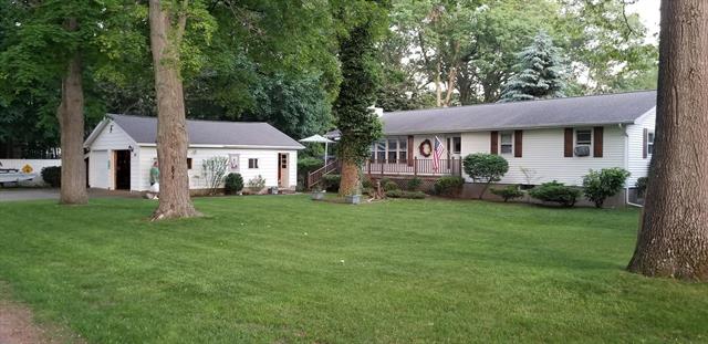 front view picture of 601 E Concord Street, Pentwater, MI. 49449